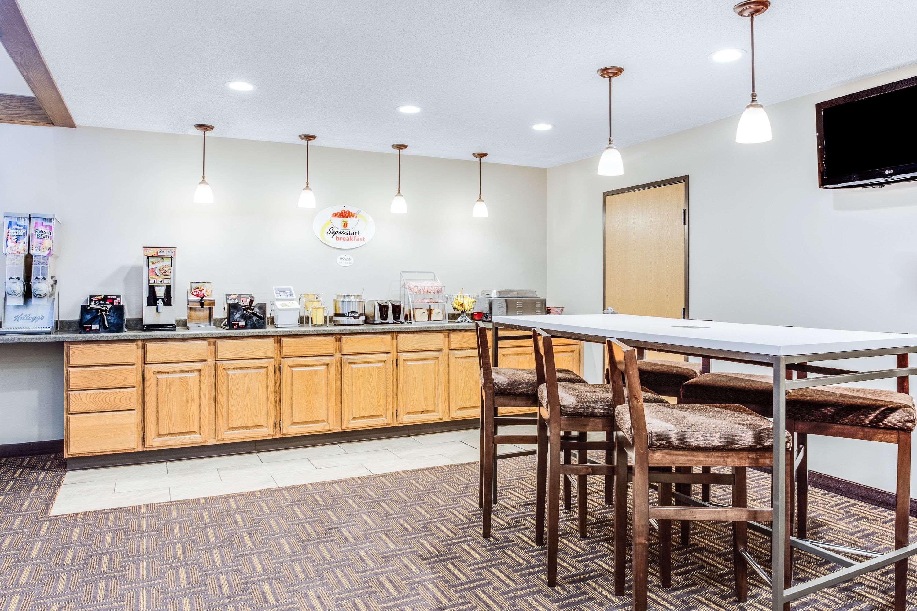 Super 8 By Wyndham Green Bay Near Stadium Bagian luar foto