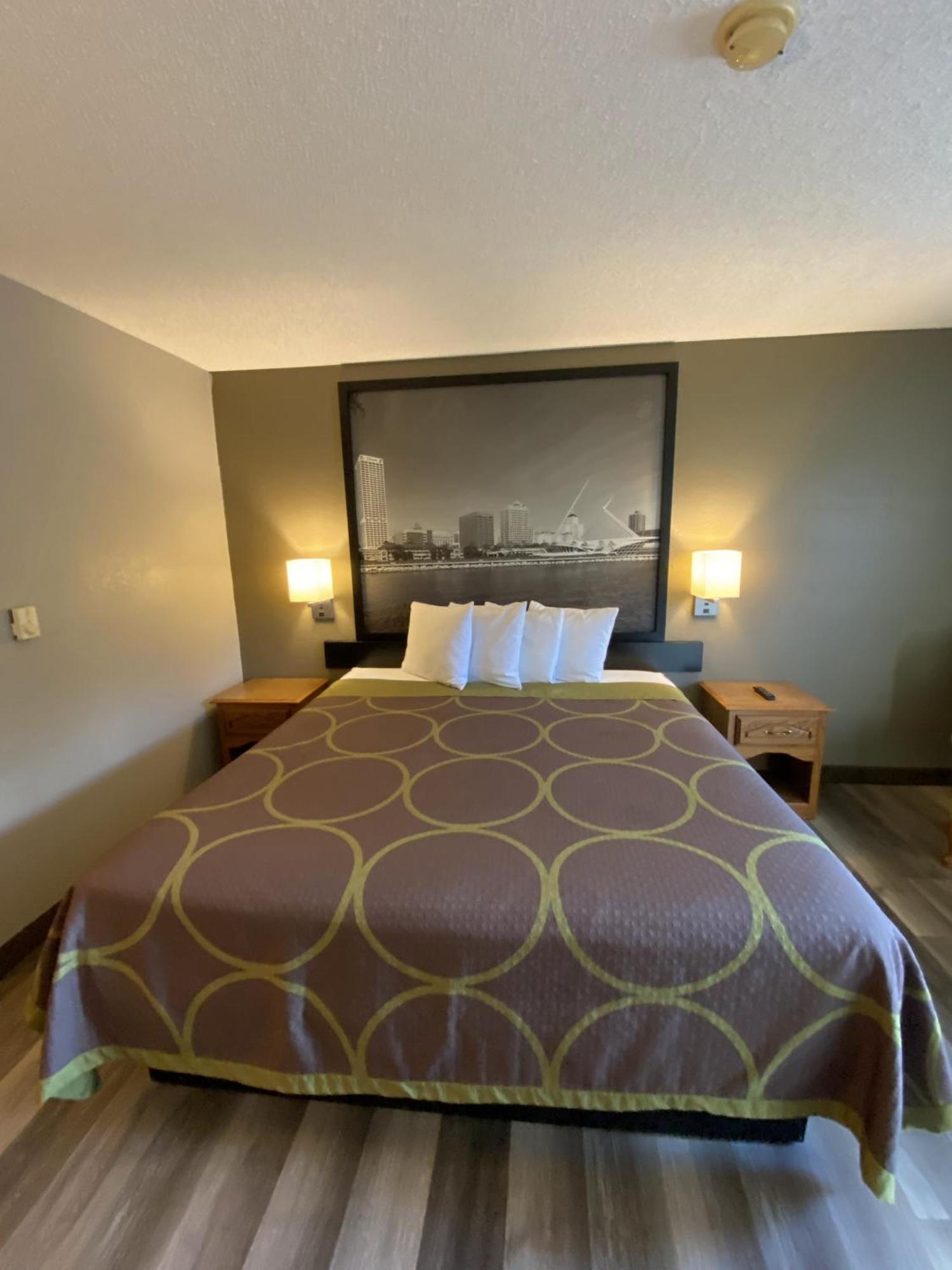 Super 8 By Wyndham Green Bay Near Stadium Bagian luar foto