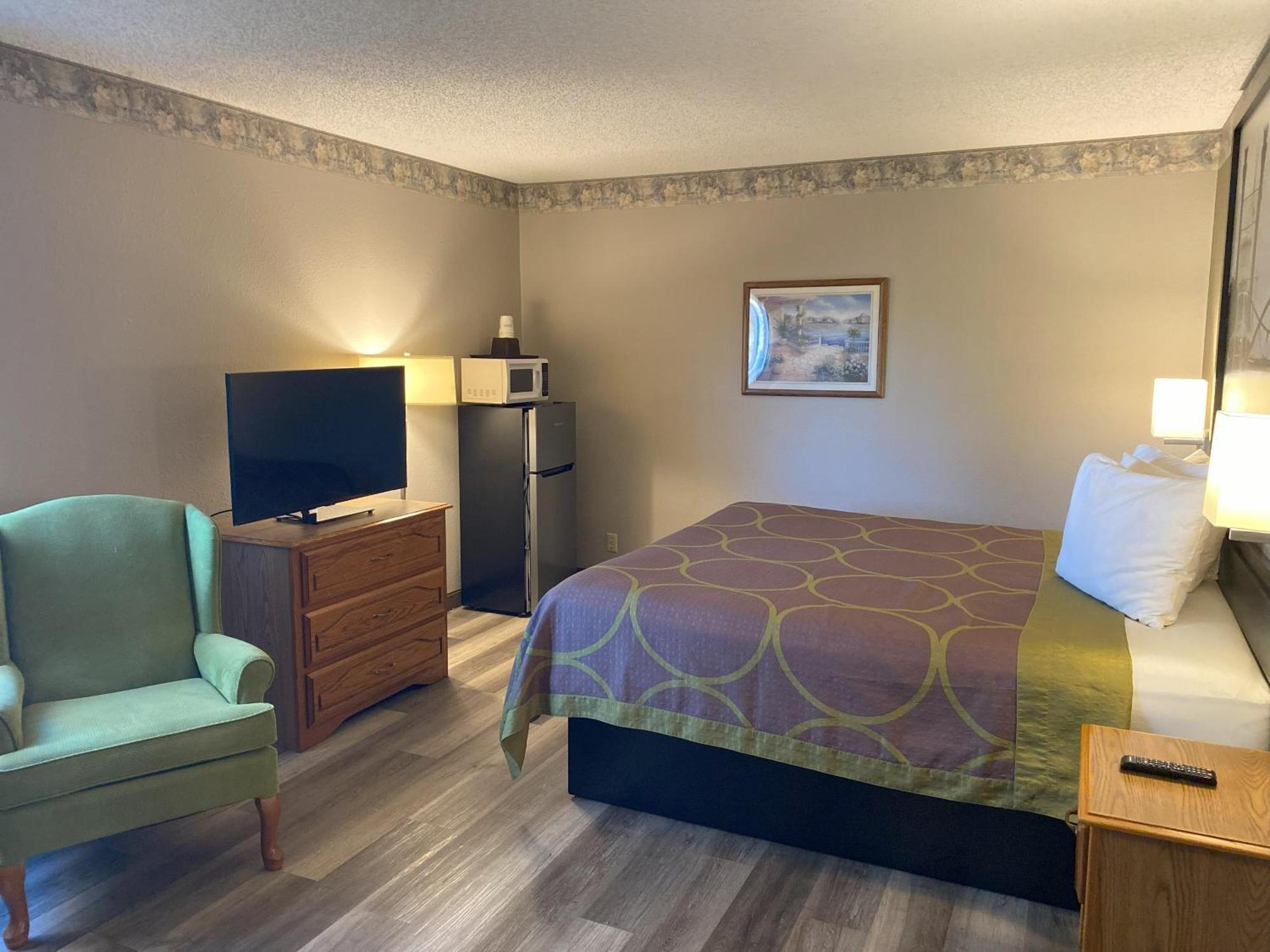 Super 8 By Wyndham Green Bay Near Stadium Bagian luar foto