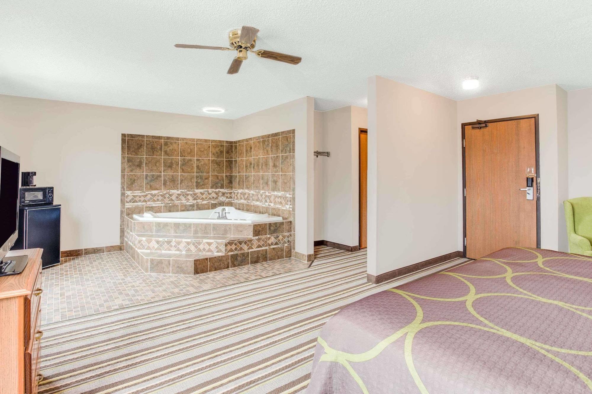 Super 8 By Wyndham Green Bay Near Stadium Bagian luar foto
