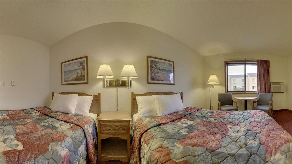 Super 8 By Wyndham Green Bay Near Stadium Bagian luar foto